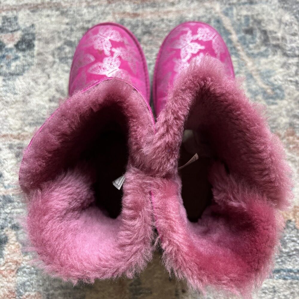 Womens UGG Boots K Bailey Button Butterfly Raspberry & Silver RSPS Sz 6 Fits 7.5 - Picture 10 of 16